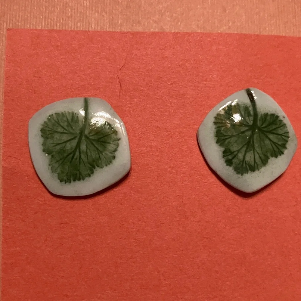Vintage Handmade Green Leaf Ceramic Brooch and Earrings Set - Picture 3 of 7
